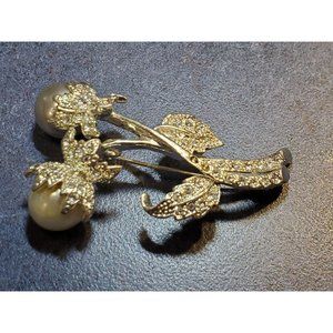 Avon Faux Pearl Flower Pin Brooch Silver Tone
